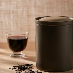 Qimen Mao Feng dry tea leaves